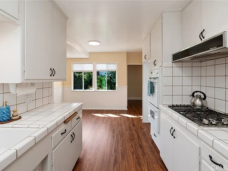 1027 S Malgren Ave — Photo 9