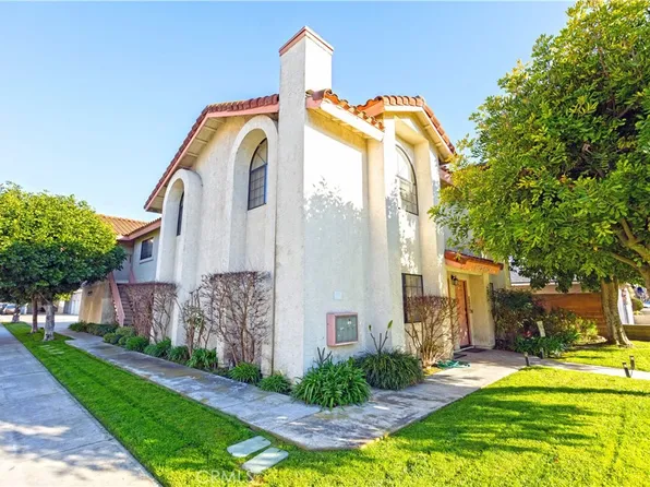 10622 Walnut St, Los Alamitos, CA 90720