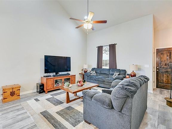 5th image of 400 Lewisville Ln