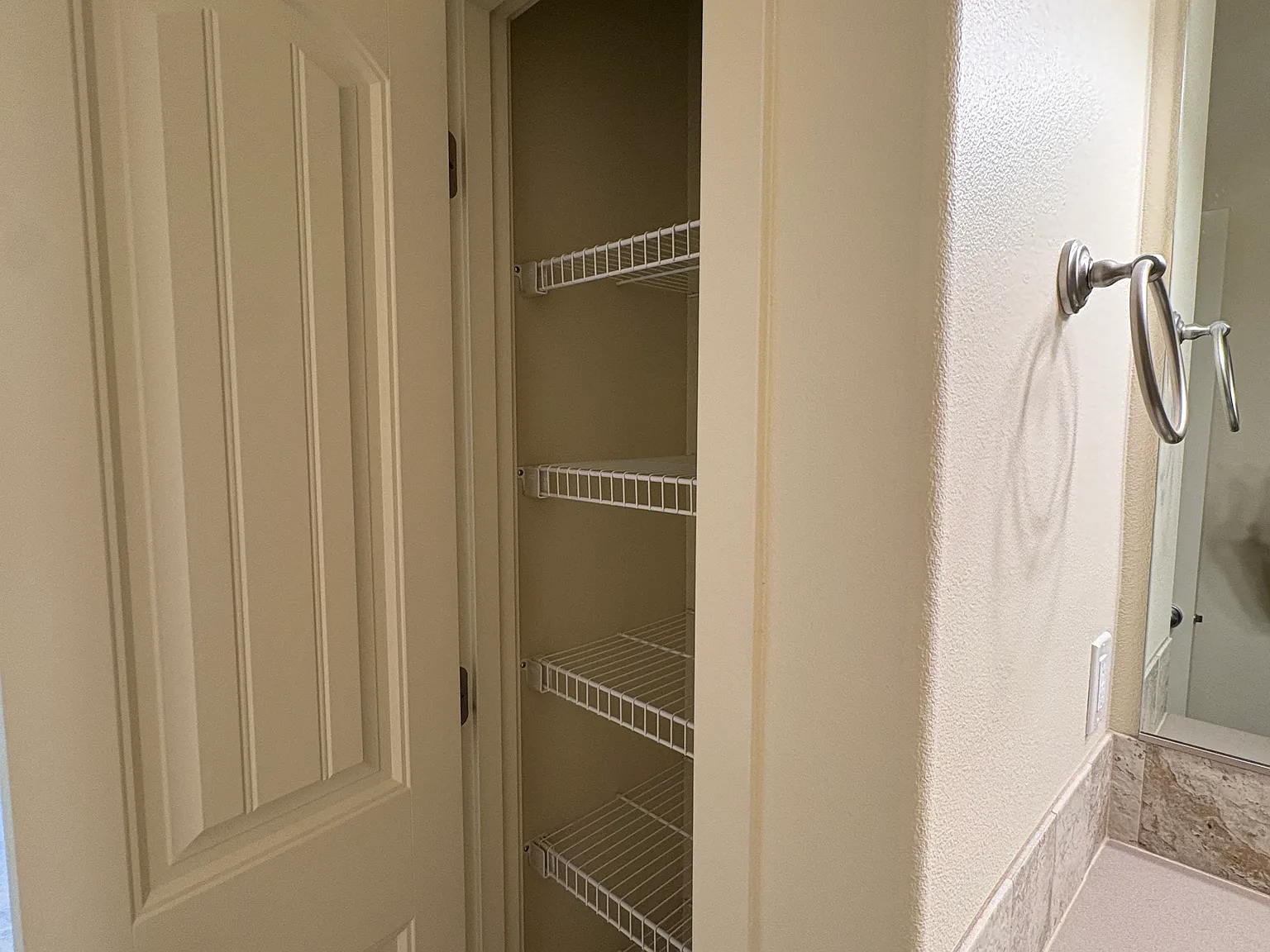 2 bed, 1600 sqft, $2,350 — Photo 2