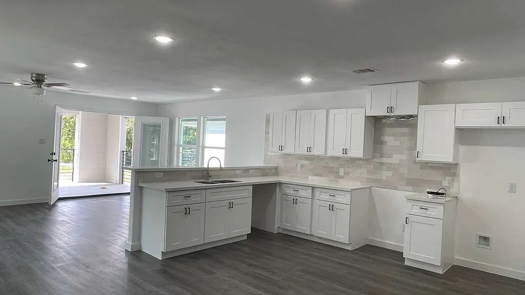 3 bed, 2.5 bath, 1900 sqft, $1,750 — Photo 1