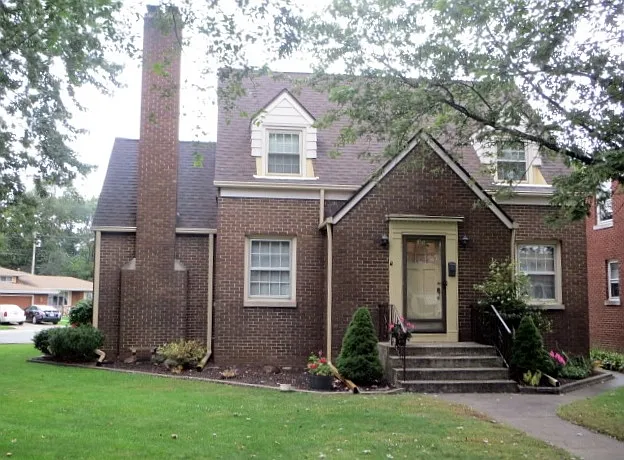 326 N Cline Ave photo 1