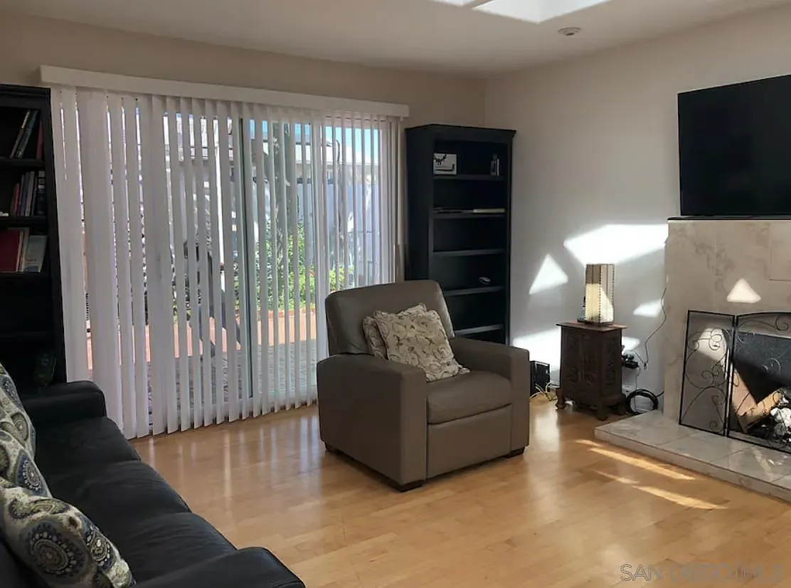 3 bed, 2.0 bath, 1319 sqft, $4,999 — Photo 2