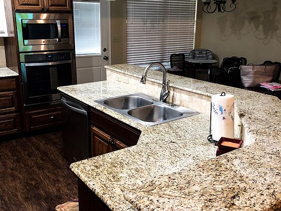 5th image of 406 Josephine St