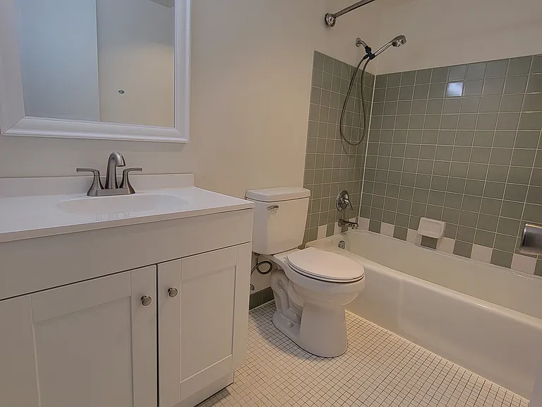 1115 Moreland St #4 — Photo 2