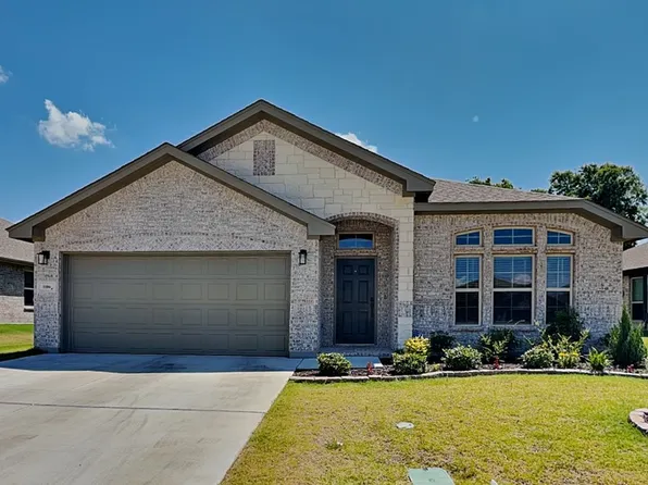 1106 Holly St, Cleburne, TX 76033
