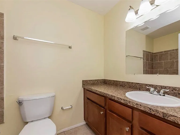 4125 SW 6th Pl — Photo 8