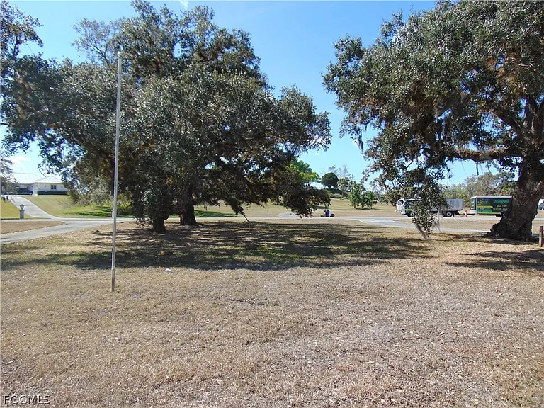 1092 Riverbend Dr — Photo 34