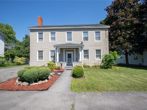 8 Phelps St, Lyons, NY 14489