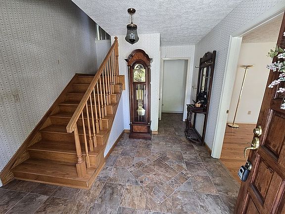 3rd image of 109 Juniper Cliff Rd