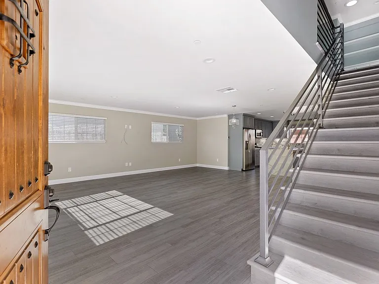 2216 N Frederic St — Photo 3