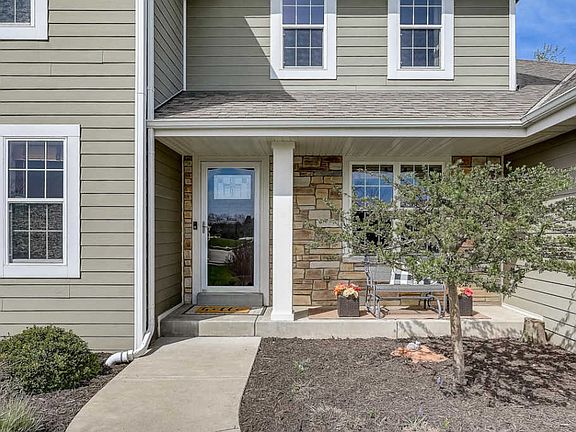 3rd image of 1230 Goldfinch Way