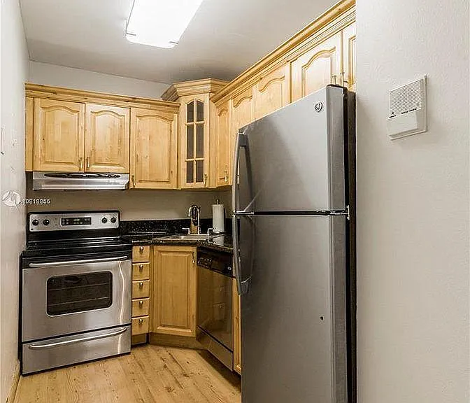 1955 NE 135th St #308 — Photo 3