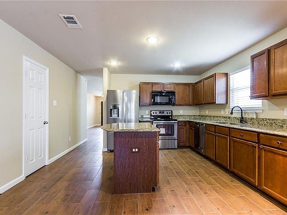 5th image of 508 Jennifer Dr