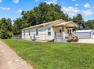 229 E Center Ave, Seymour, MO 65746