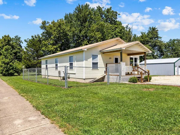 229 E Center Avenue, Seymour, MO 65746