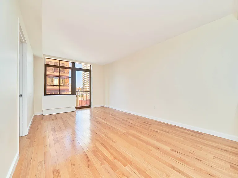 2211 3rd Ave #4B — Photo 2