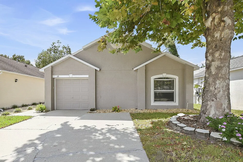4 bed, 2.0 bath, 1406 sqft, $2,100 — Photo 1
