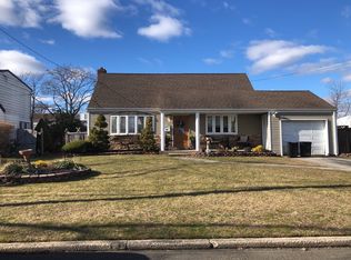 24 Seley Dr, North Babylon, NY 11703