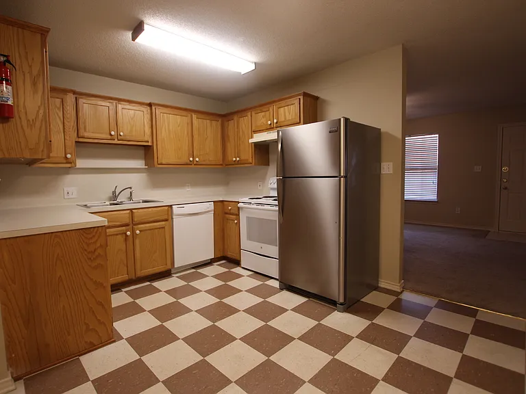 16052-16054 Echo Glen Dr — Photo 6