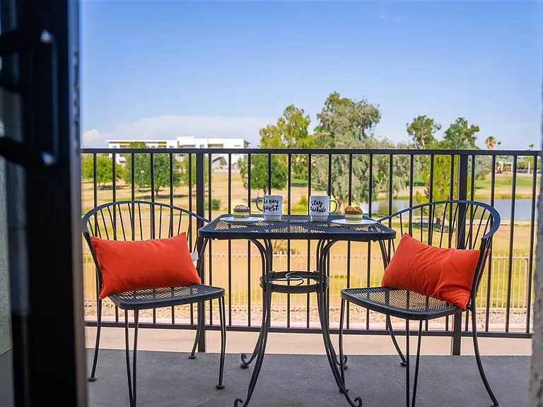 Scottsdale Park Suites — Photo 9