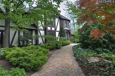 2nd image of 4 Foxwood Ln