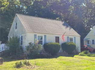 4 Pilgrim Dr, North Kingstown, RI 02852