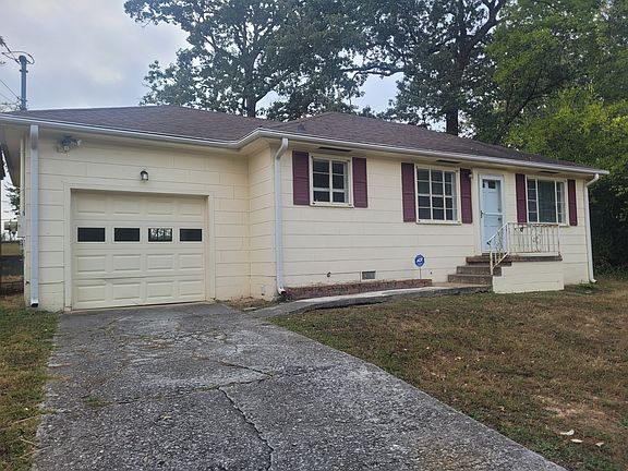 2nd image of 1422 Elm St