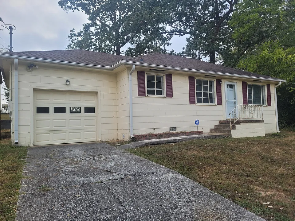 1422 Elm St