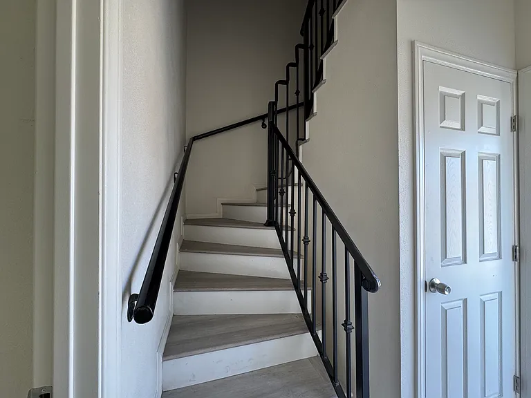 525 W Woodcrest Ave #B — Photo 7