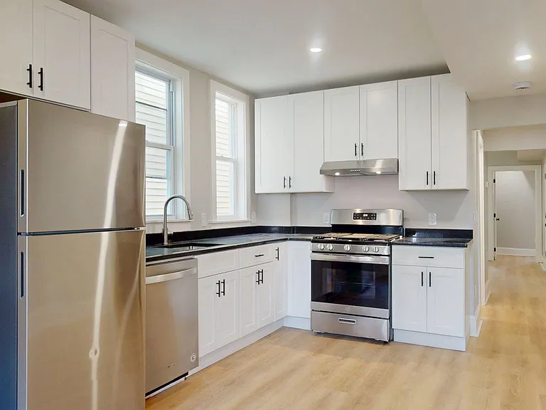 205 Chelsea St #2 — Photo 20