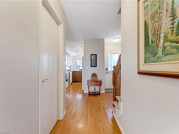 4th image of 550 Dansbury Dr