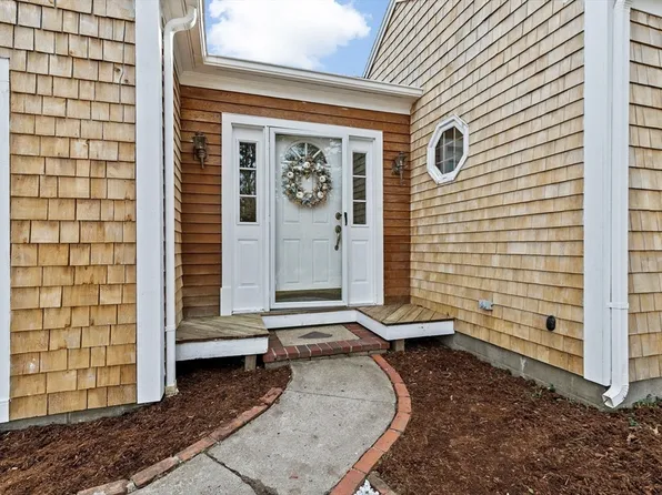 95 Center St, South Dennis, MA 02660