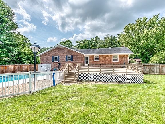 5th image of 117 Hill Dr NE