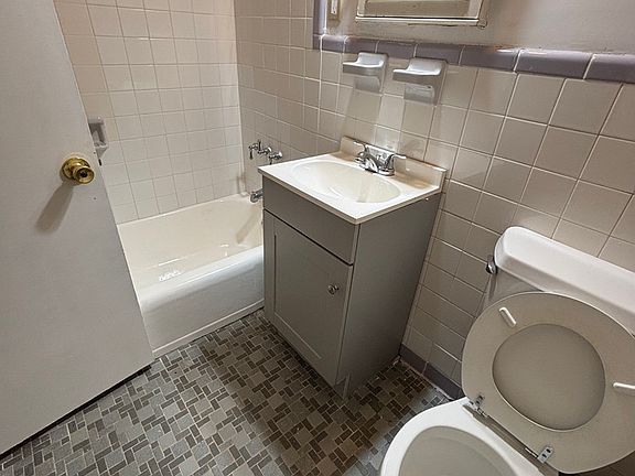 5th image of 3901 Belvoir Dr SW