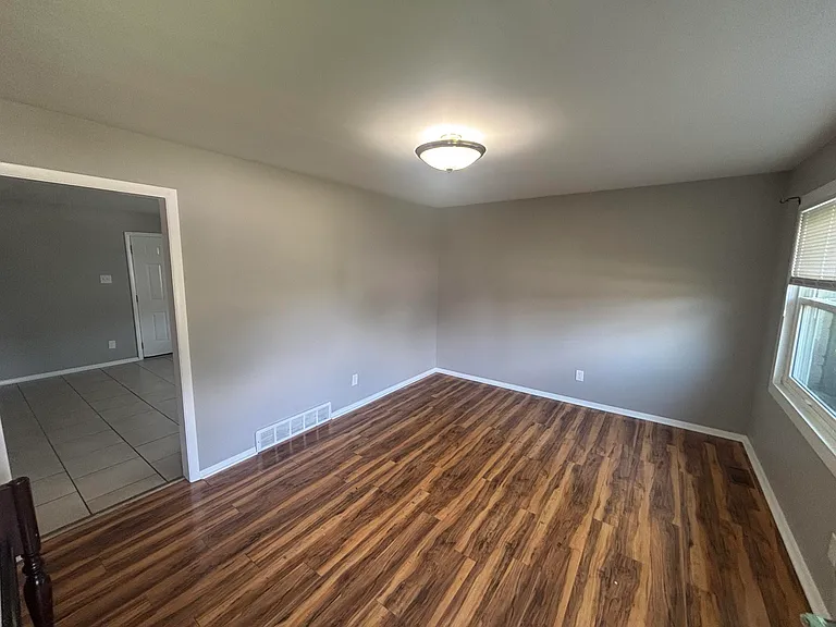 1725 Scarbrough Ct — Photo 3