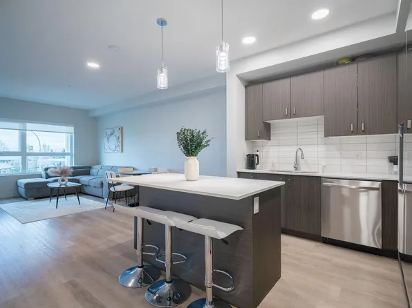 140 Jensen Ave W #209, Parksville, BC V9P 0H7