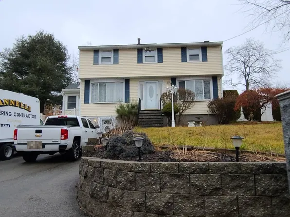7 Dickson Ave, Tewksbury, MA 01876