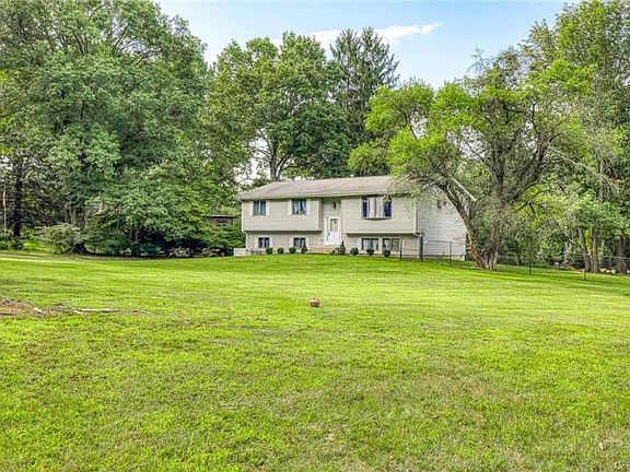 5th image of 19 Bayard Ln N