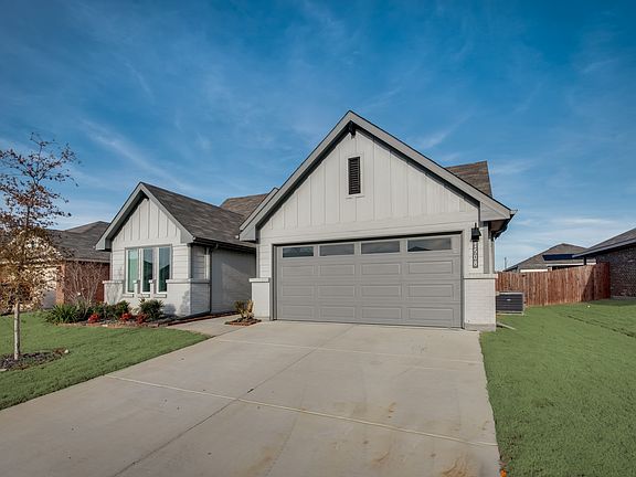 3rd image of 1508 Forest Park Dr