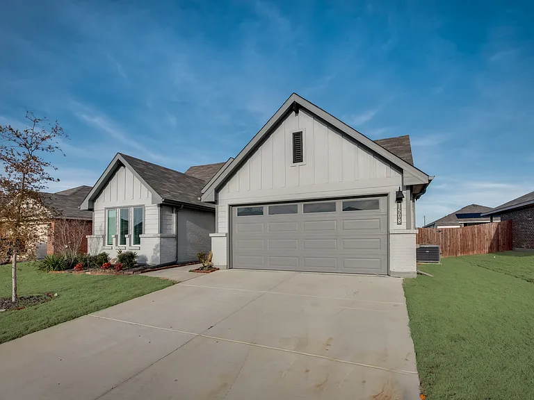1508 Forest Park Dr — Photo 3