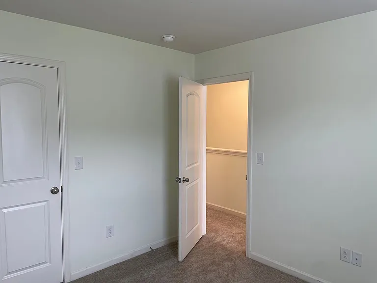 75 Shamrock Dr W — Photo 26