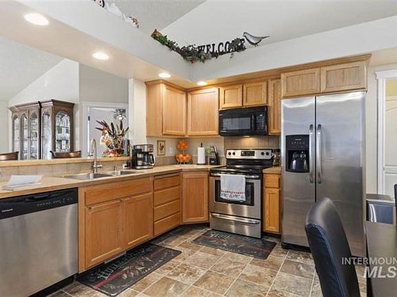 4th image of 18159 Spicebush Ave