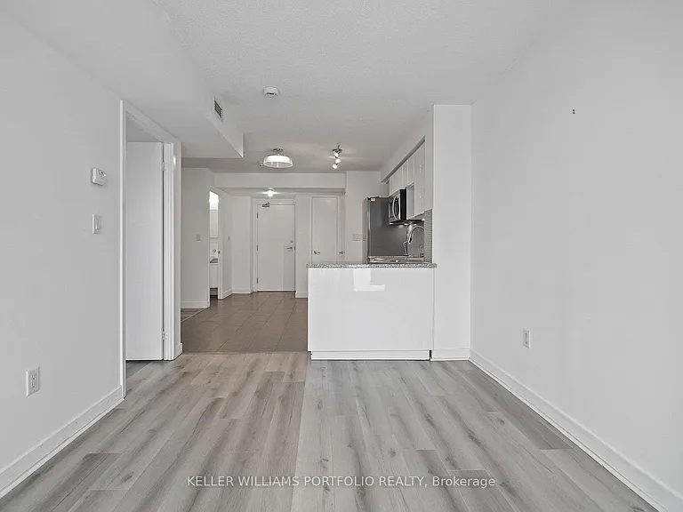15 Fort York Blvd W #3907 — Photo 36