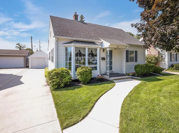 2121 La Follette AVENUE, Manitowoc, WI 54220