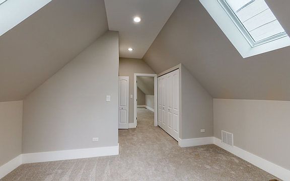 5th image of 2701 N Hamlin Ave