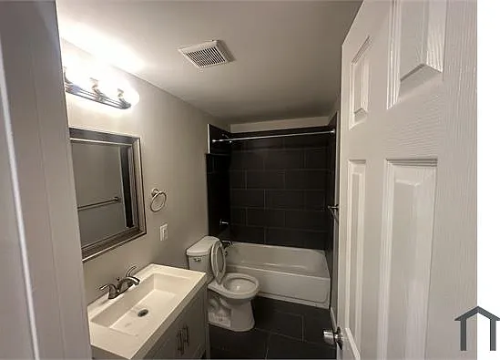 1814 Q St SE #202 — Photo 8