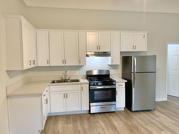 4th image of 856 S Catalina St #101