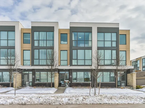 90 Little Creek Rd S #8, Mississauga, ON L5R 0E9