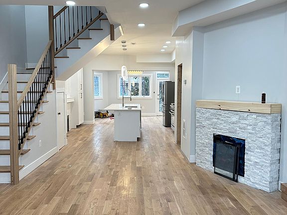 3rd image of 3036 Cambridge Pl NW